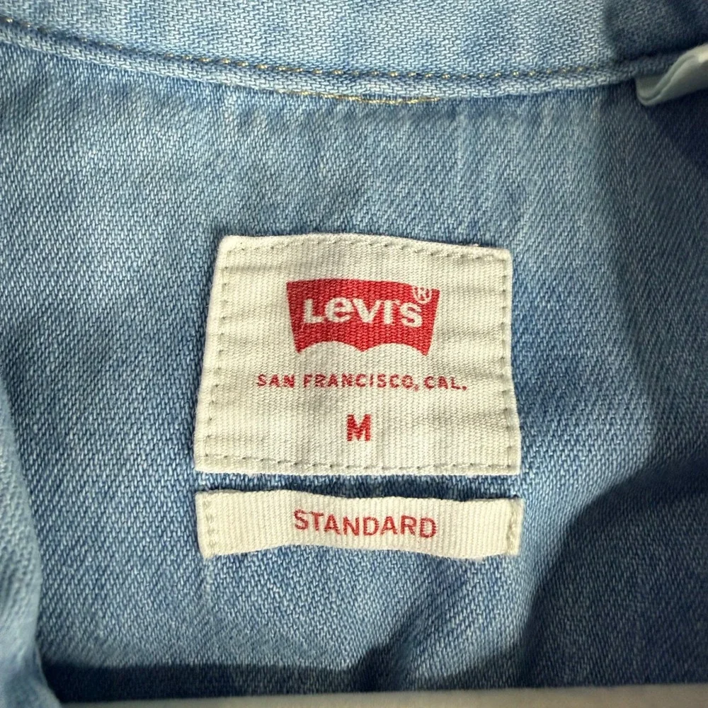 Levis Mens Medium Standard Western Denim Shirt Blue Pearl Snap Long Sleeve